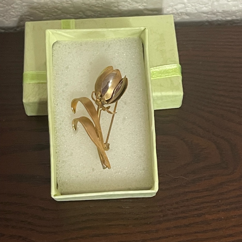 Vintage 2 tone metal Tulip brooch
